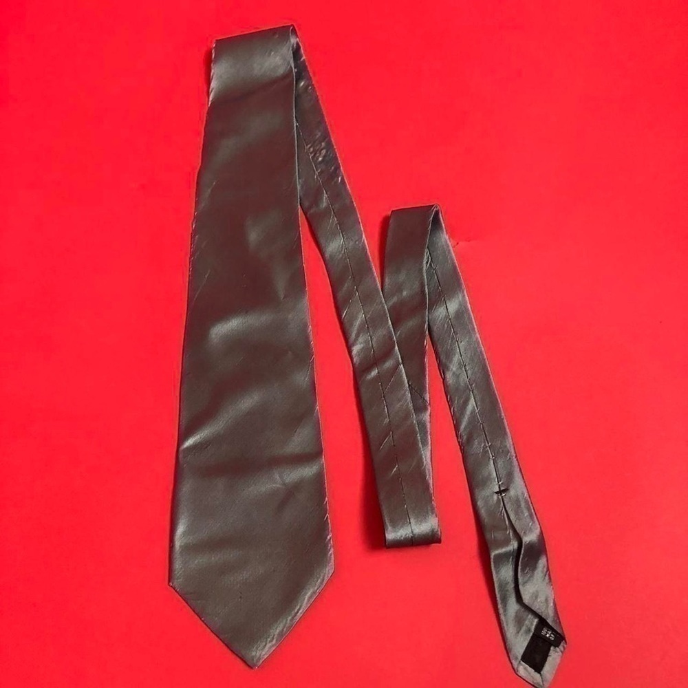Silver dress tie 🤍🖤​​​​​​​​​​​​​​​​​​​​​​​​